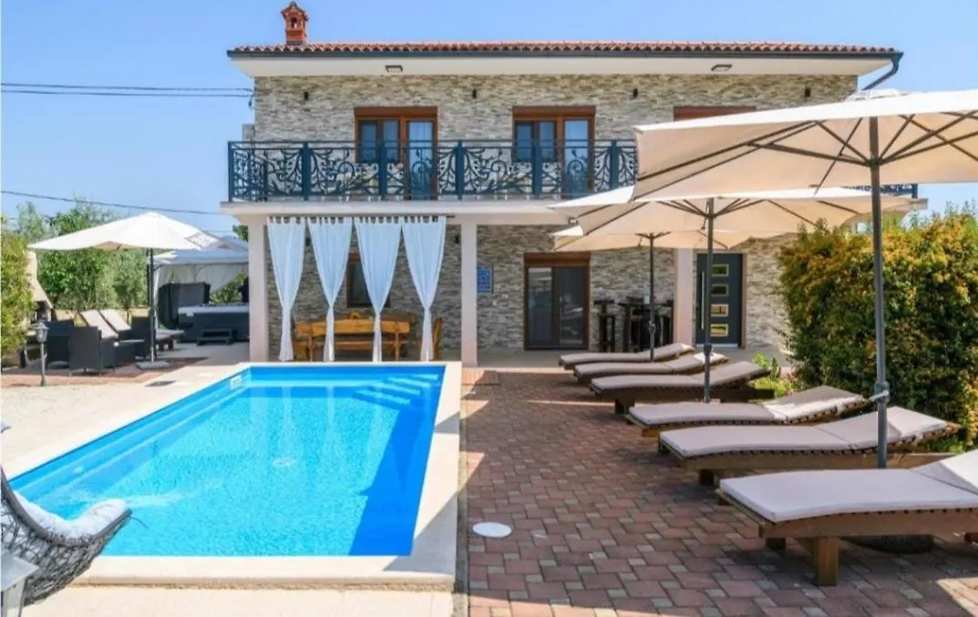 Villa House Pecina With Pool And Jacuzzi Sarići Croazia
